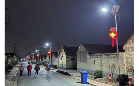 山東濰坊寒亭區高里街道西營村新路燈已“上崗”