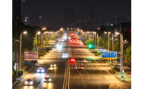 濟南工業南路LED路燈升級改造完成